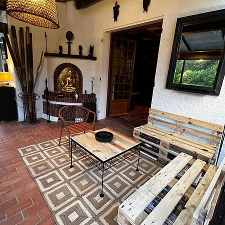 2 Dans Avec Piscine Homestay Ajaccio (Corsica)