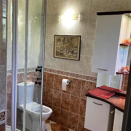 2 Dans Avec Piscine Homestay Ajaccio (Corsica)